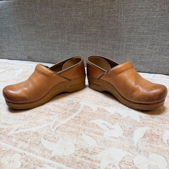 Dansko Professional Clogs Honey Brown Leather Wide Width EU 38 Womens Shoes - Picture 4 of 8